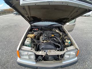 Mercedes-Benz E 200 1990-thumb-11