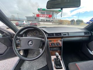 Mercedes-Benz E 200 1990-thumb-12