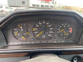 Mercedes-Benz E 200 1990-thumb-13
