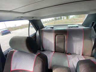 Mercedes-Benz E 200 1990-thumb-14