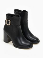 Μποτάκια με μεταλλική λεπτομέρεια - Μαύρο