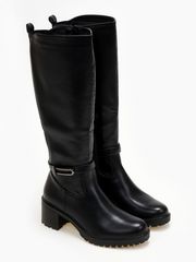 Μπότες με μεταλλική λεπτομέρεια - Μαύρο