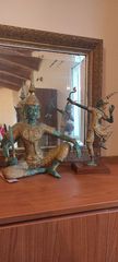 Χρυσά αντίκα αγάλματα ιερειών Ταυλανδης