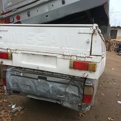 Nissan PickUp '05-thumb-2