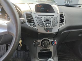 Ford Fiesta 2015-thumb-8