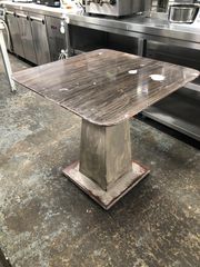 Τραπέζι ξύλινο με μονή βάση (Α0696)
