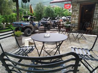 Πωλείται επιχείρηση καφέ 16ετιας γέφυρα μπανια Ναυπακτος σε λειτουργία πλήρως εξοπλισμένη