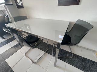 Τραπέζι + καρέκλες 