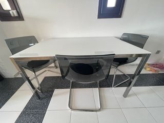 Καρέκλες + τραπέζι 