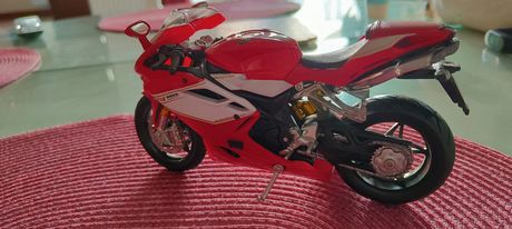 Μινιατούρα Mv Agusta1000 F4rr σε κλίμακα 1/12