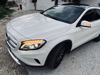 Mercedes-Benz GLA 180 '16 PANORAMA