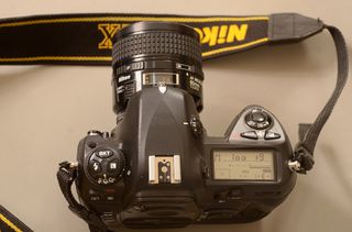 Nikon D2x + φακος Nikon 60 macro 2,8