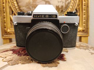 Παλαιά φωτογραφική μηχανή KIEV 19 μαζί με την δερμάτινη θήκη της, νο 3