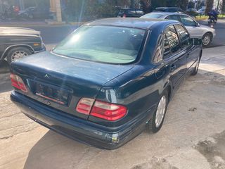 Mercedes-Benz E 200 2000 Compressor Classic-thumb-3