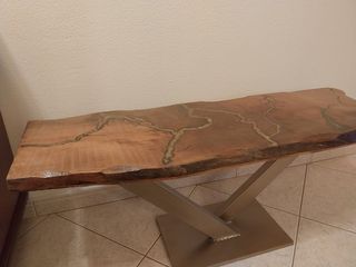 Τραπέζι από μασίφ ξύλο