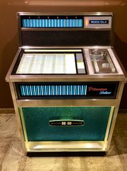 Vintage Jukebox, ROCK-OLA 1669, fully restored and functioning