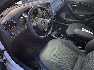 Volkswagen Polo 2015 1.4 tdi full extra blue motion-thumb-4