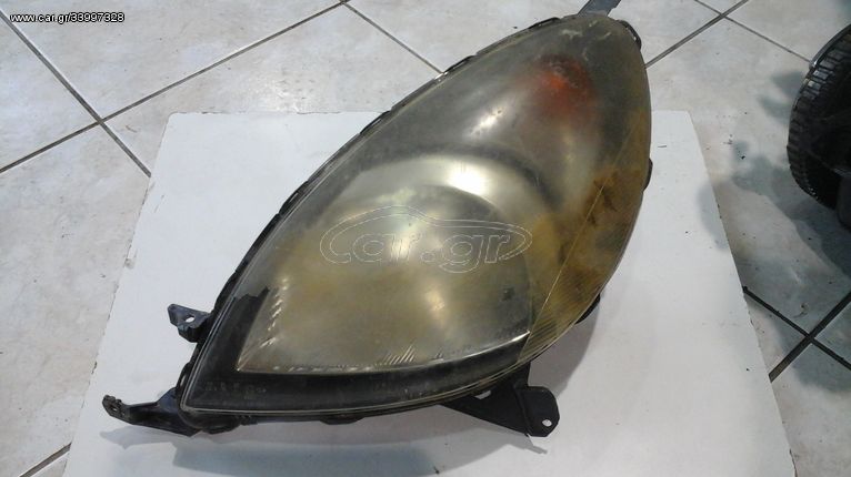 Φανάρι αριστερό εμπρός TOYOTA YARIS VERSO 98-03