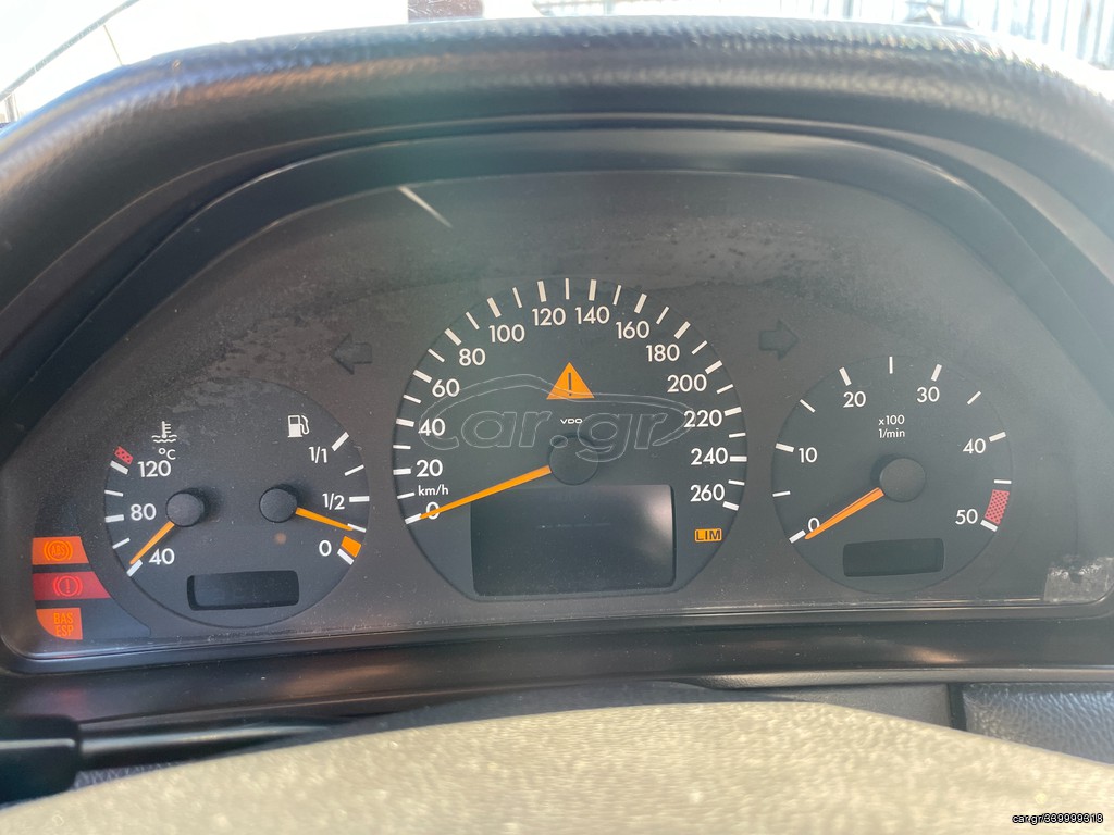 MERCEDES E200 W210