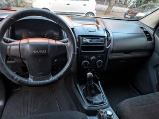 Isuzu D-Max 2013-thumb-7