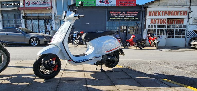 Vespa Primavera 150 3V 2018 Carbon Edition-USB