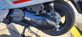Vespa Primavera 150 3V 2018 Carbon Edition-USB-thumb-14