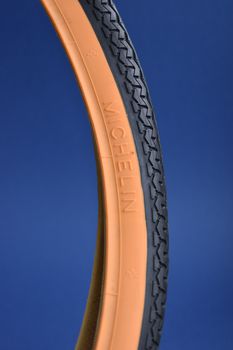 Λάστιχο Ποδηλάτου Michelin 26x1 3/8 (35-590), μάρκας Michelin.