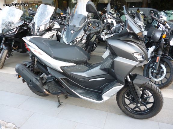 Aprilia SR GT 200 2022