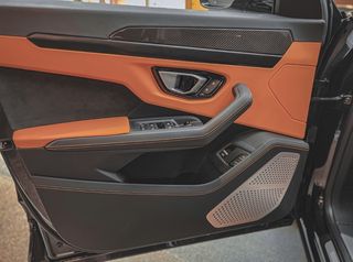Lamborghini Urus 2021-thumb-7