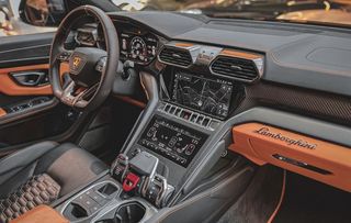 Lamborghini Urus 2021-thumb-11