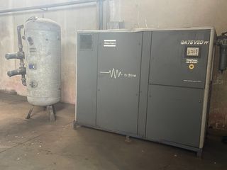 ΚΟΧΛΙΟΦΟΡΟΣ ΑΕΡΟΣΥΜΠΙΕΣΤΗΣ ATLAS COPCO 100 ΙΠΠΩΝ INVERTER ΜΕ ΑΕΡΟΦΥΛΑΚΙΟ