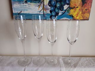 Ποτήρια κρυστάλλινα (4) Champagne flute NN. Ύψος: Τα δύο 25 εκ και τα άλλα δύο 23 εκ. Αμεταχείριστα. Σε άριστη κατάσταση