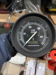 Volvo Penta Στροφόμετρο (TACHOMETER 5000RPM DIGITAL HOURMETER BLACK)