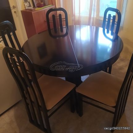 Τραπέζι ανοιγόμενο  με 6 καρέκλες σε άριστη κατάσταση 