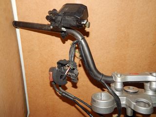 ΣΤΑΥΡΟΣ ΜΕ ΤΙΜΟΝΟΠΛΑΚΑ ΚΑΙ ΤΙΜΟΝΙ APRILIA ETV 1000 CAPONORD-thumb-4