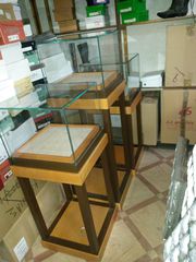 ΒΙΤΡΙΝΕΣ ΜΕ ΣΥΡΟΜΕΝΟ ΤΖΑΜΙ ΑΣΦΑΛΕΙΑΣ ΚΑΙ ΚΛΕΙΔΑΡΙΑ(ΑΡΙΣΤΗ ΚΑΤΑΣΤΑΣΗ)-ΑΠΟΣΠΟΜΕΝΕΣ