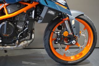 KTM 390 Duke 2024 Δώρο το Quickshifter !-thumb-7