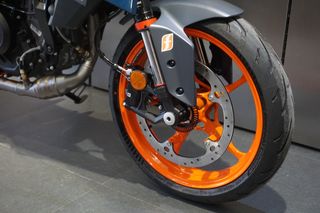 KTM 390 Duke 2024 Δώρο το Quickshifter !-thumb-9