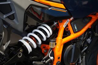 KTM 390 Duke 2024 Δώρο το Quickshifter !-thumb-11