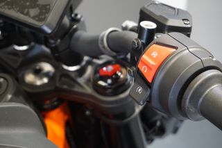 KTM 390 Duke 2024 Δώρο το Quickshifter !-thumb-13