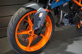 KTM 390 Duke 2024 Δώρο το Quickshifter !-thumb-23
