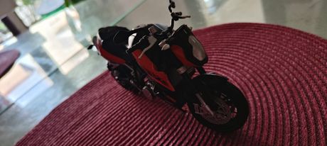 Μινιατούρα KTM Super Duke 990 σέ κλίμακα 1/12