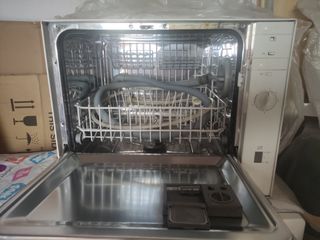 ΠΛΥΝΤΗΡΙΟ ΠΙΑΤΩΝ  BOSCH     για ανταλλακτικά ( το πλυντήριο λειτουργεί κανονικά) 100 ευρω