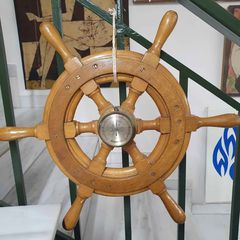 Παλαιό ναυτικό πηδάλιο - τιμόνι, με ενσωματομένο υγρόμετρο