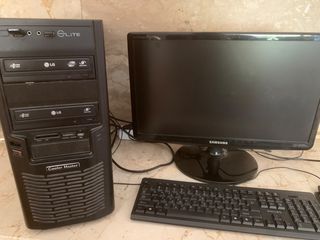 Υπολογιστής με οθόνη, πληκτρολόγιο και ποντίκι 