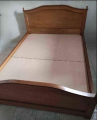 Κρεβάτι, ο σκελετός ΜΑΖΙ με τις ταβλες, απο ΜΑΣΙΦ ξύλο.  Κατάλληλο για στρωμα 150x190εκ.