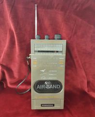 Παλαιό φορητό ραδιόφωνο AIR BAND της INTERNATIONAL - model No. 877T (λειτουργικό)
