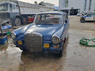 Mercedes-Benz 200 1965-thumb-1