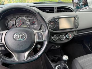Toyota Yaris 2016-thumb-2