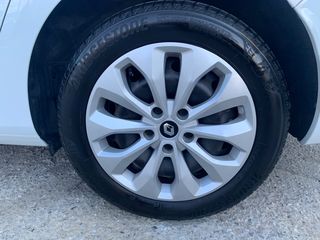 Renault Megane 2019-thumb-8